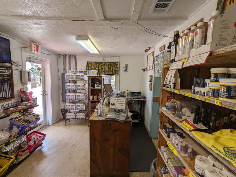 At This Amish-Style Store In Florida, You Leave With Shoofly Pie, Whoopie Pies, And Made-To-Order Deli Sandwiches - Decor Hint A Small Store That Leaves A Big Impression