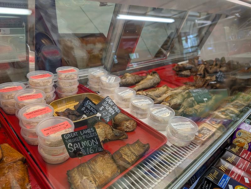 10 Michigan Spots For Fresh Smoked Fish That Locals Treat Like A Tradition - Decor Hint Country Smoked Fish, St. Ignace