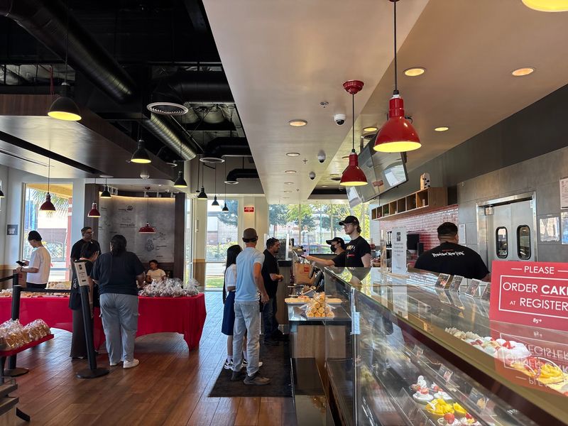 11 Sacramento, California Bakeries That Serve Affordable Breakfast Pastries - Decor Hint 85°C Bakery Cafe: A Self-Serve Pastry Playground