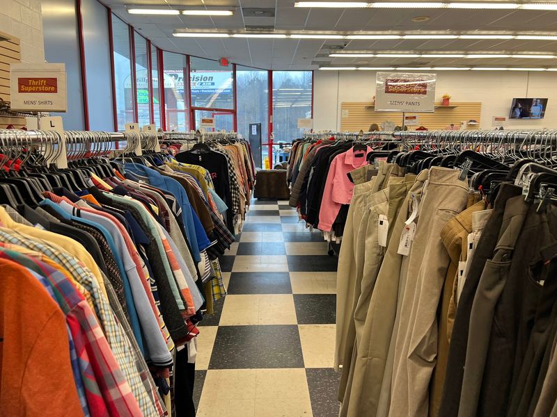 Thrift Superstore, Hiram