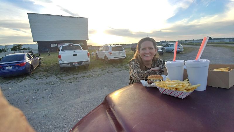This Old-Fashioned Idaho Drive-In Has Been Serving Up Burgers, Shakes, And Movies Since The 1950s - Decor Hint Burgers, Tots, And Fry Sauce