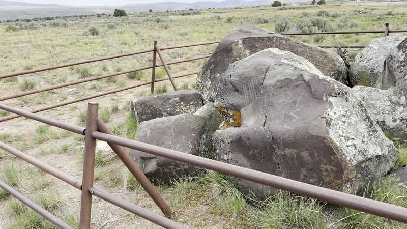 6 Idaho Rock Art Sites Where Ancient Petroglyphs Still Mark The Canyon Walls - Decor Hint Indian Rocks Historical Site