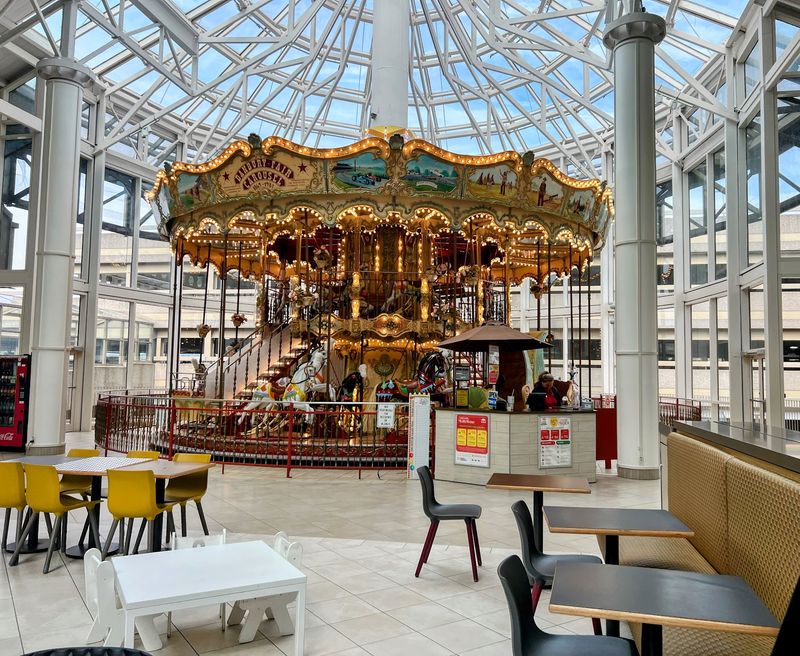 This Massive Connecticut Mall Has So Many Shops, Restaurants And Sweet Treats You’ll Want To Stay All Day - Decor Hint The Calendar Stays Busy All Year Long