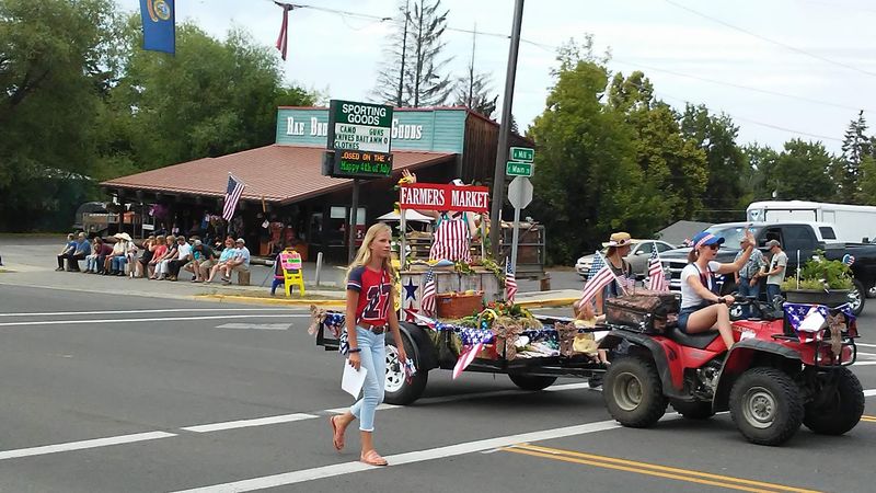 About 3,300 People Live In This Idaho Prairie Town Where Grain Elevators Tower Over Main Street - Decor Hint Rodeo Weekend Takes Over Every Fourth Of July