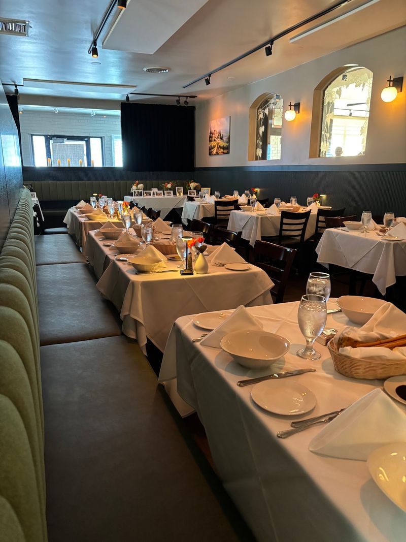12 Old-School Italian Restaurants In Sacramento, California, Where Generous Portions Are Part Of The Tradition - Decor Hint Mattone Ristorante