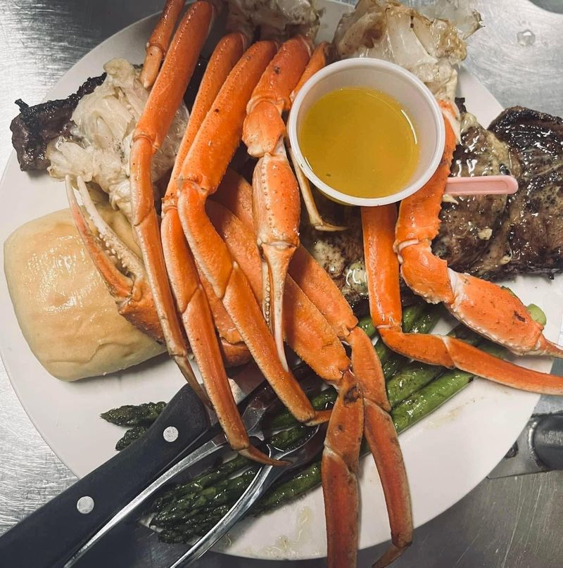 There Is A Reason Folks Drive Out To This Kentucky Farm For Homemade Ice Cream And Southern Comfort Food - Decor Hint Crack Open A Pile Of Crab Legs On A Kentucky Farm