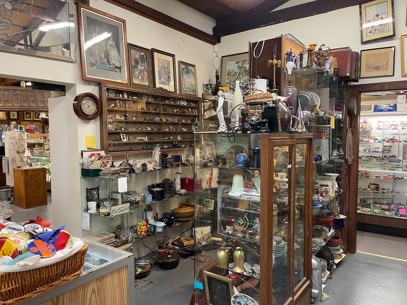 12 California Antique Stores We Ranked Among The Best For Vintage Finds - Decor Hint A Glance Into The Past Antiques