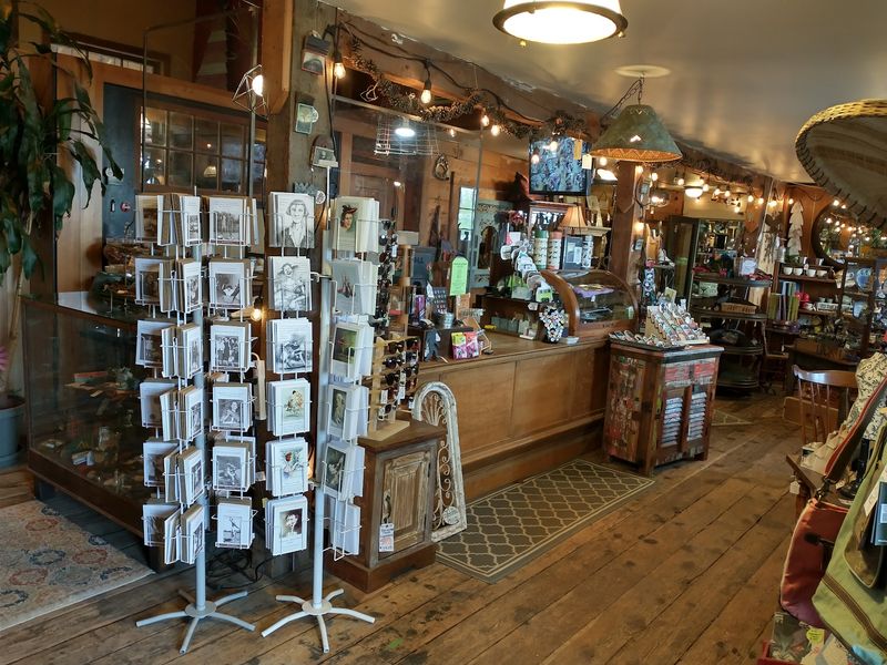 Foster's Crossing Antiques