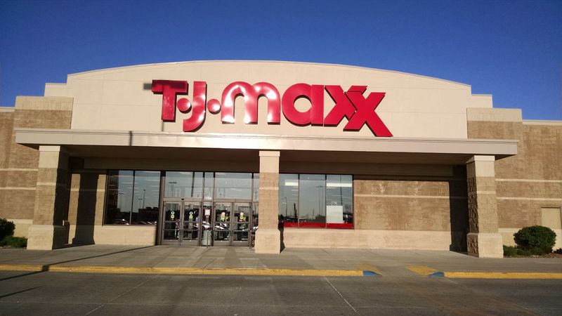 6 Nebraska Outlet And Discount Stores Where Shoppers Fill Whole Afternoons Hunting Brand-Name Deals - Decor Hint T.J. Maxx