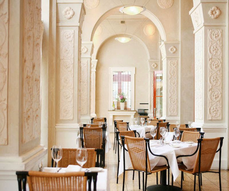 12 Old-School Italian Restaurants In Sacramento, California, Where Generous Portions Are Part Of The Tradition - Decor Hint Il Fornaio Sacramento