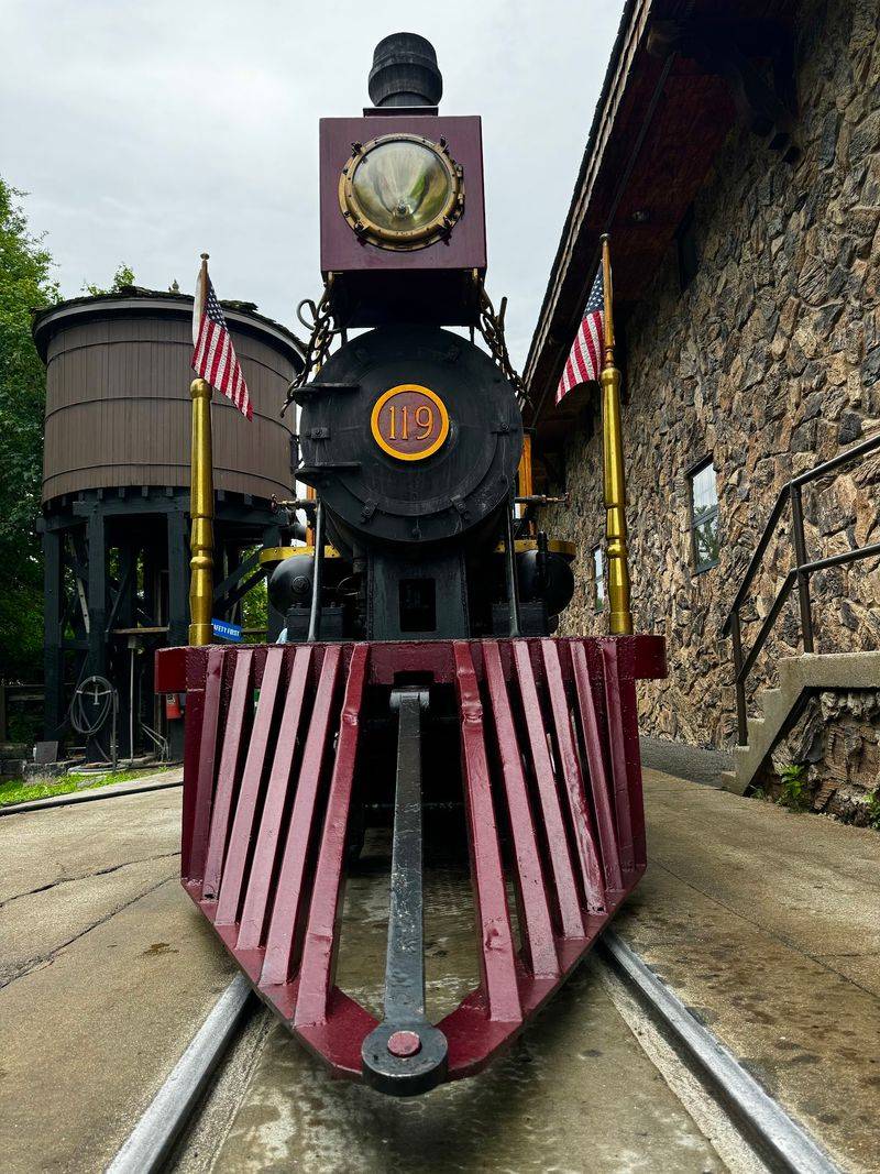 Kids Ride A Real 1890s Steam Train Around This Nebraska Park Every Summer Weekend - Decor Hint Union Pacific Gave This Line Its Head Of Steam In 1968