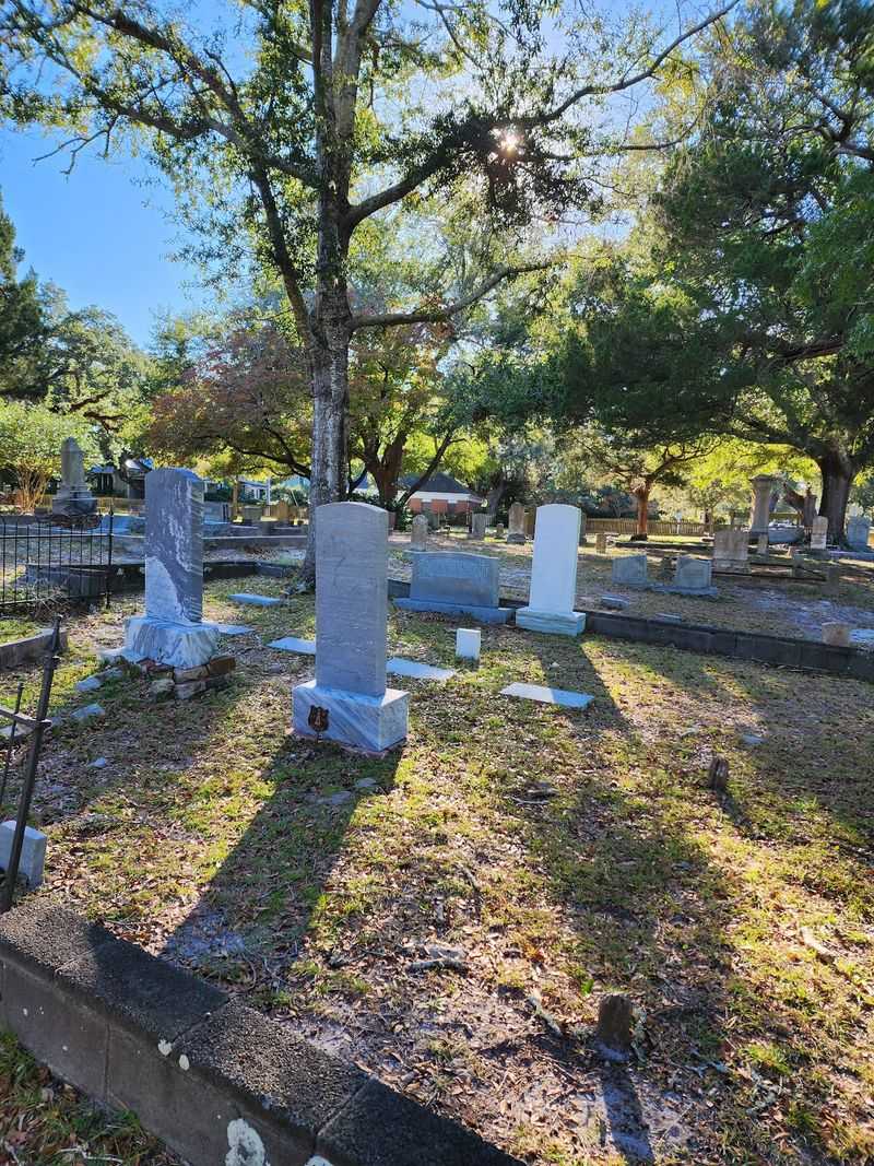 This 234-Year-Old North Carolina Cemetery Has A Ghostly Secret That Locals Still Talk About - Decor Hint Strange Lights And A Lone Pair Of Legs Keep The Stories Going