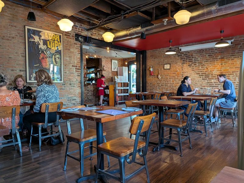 10 Kentucky Pizza Shops Worth The Drive For A Hot Slice This Fall - Decor Hint Pizza Lupo
