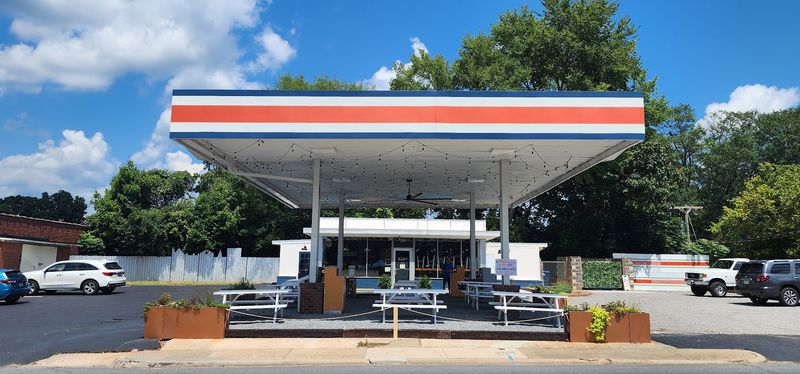 This North Carolina Restaurant Inside An Old Service Station Just Caught Michelin's Attention - Decor Hint An Old Filling Station Got A Second Life And A New Purpose