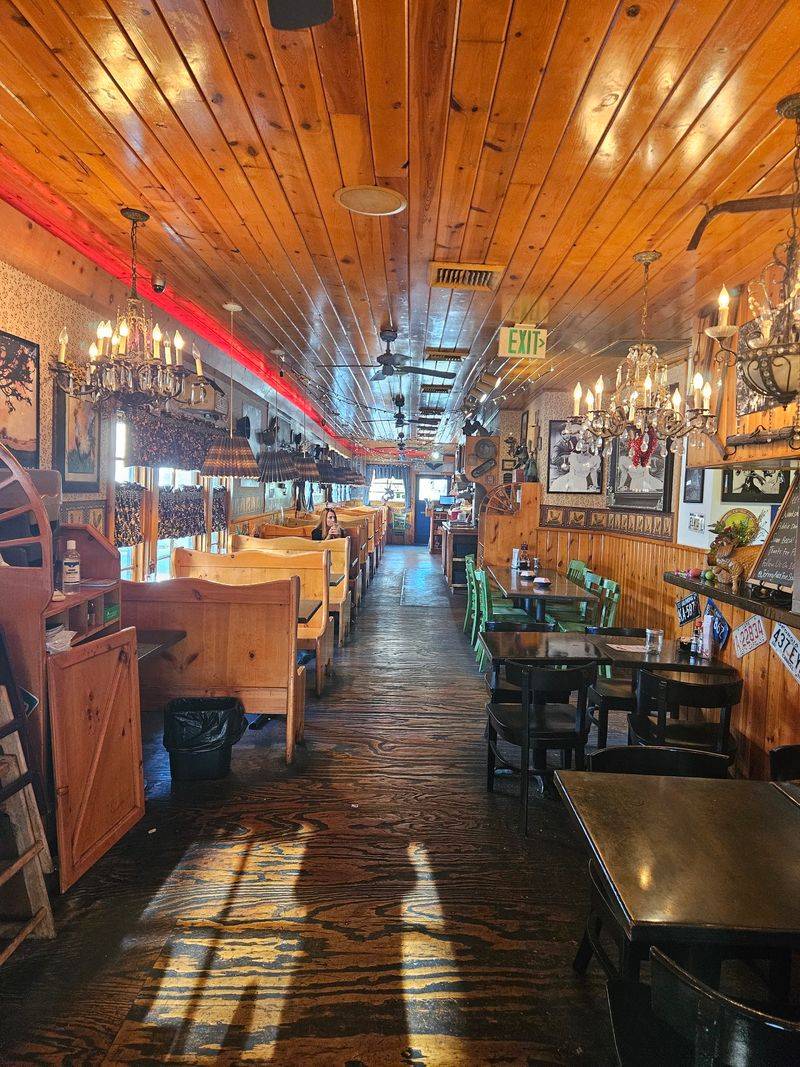 11 Secret California BBQ Joints Most Tourists Walk Right Past - Decor Hint Johnny Rebs' True South, Long Beach