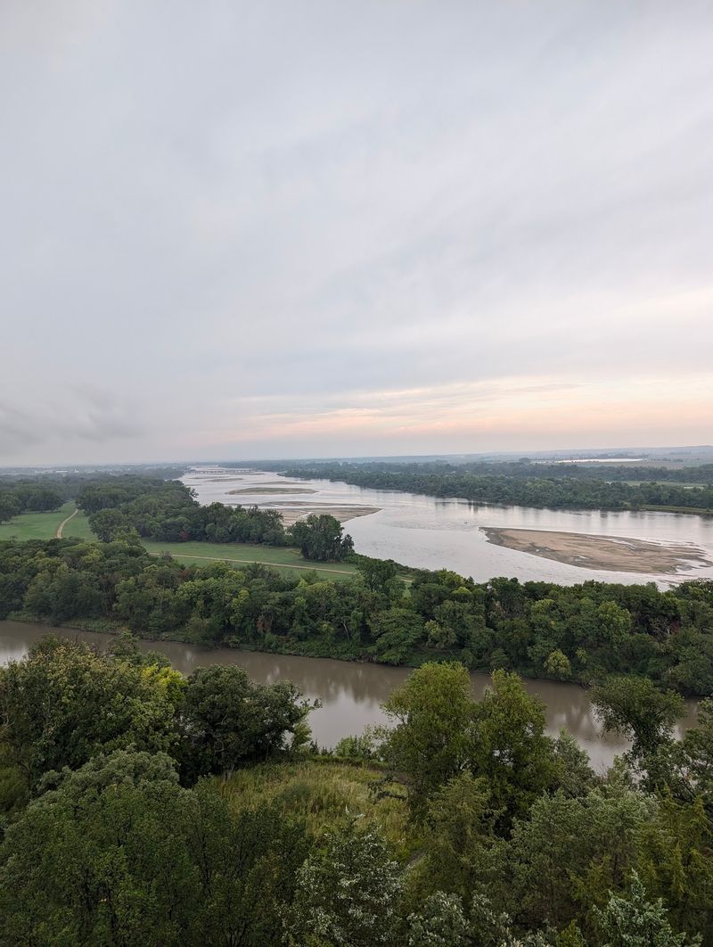 This Nebraska Observation Tower Gives You A Sweeping View Over The Platte River Valley After A Short Climb - Decor Hint Dawn And Dusk Steal The Show