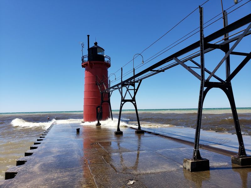 10 Scenic Lighthouses To See In Michigan On Your Next Great Lakes Road Trip - Decor Hint South Haven Lighthouse