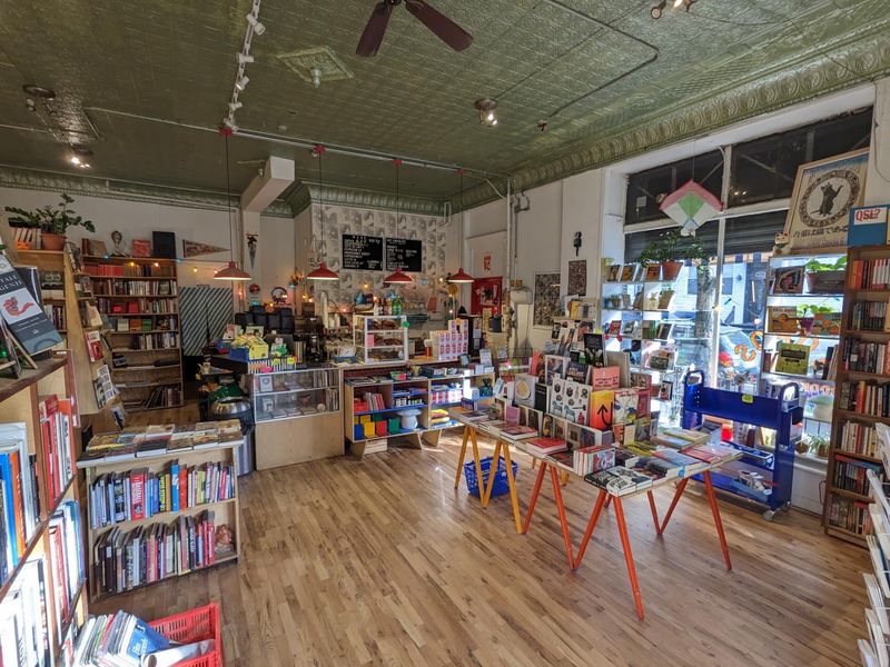 10 Cozy Book Cafes In New York Where You Can Read And Relax For Hours - Decor Hint Topos Bookstore Cafe