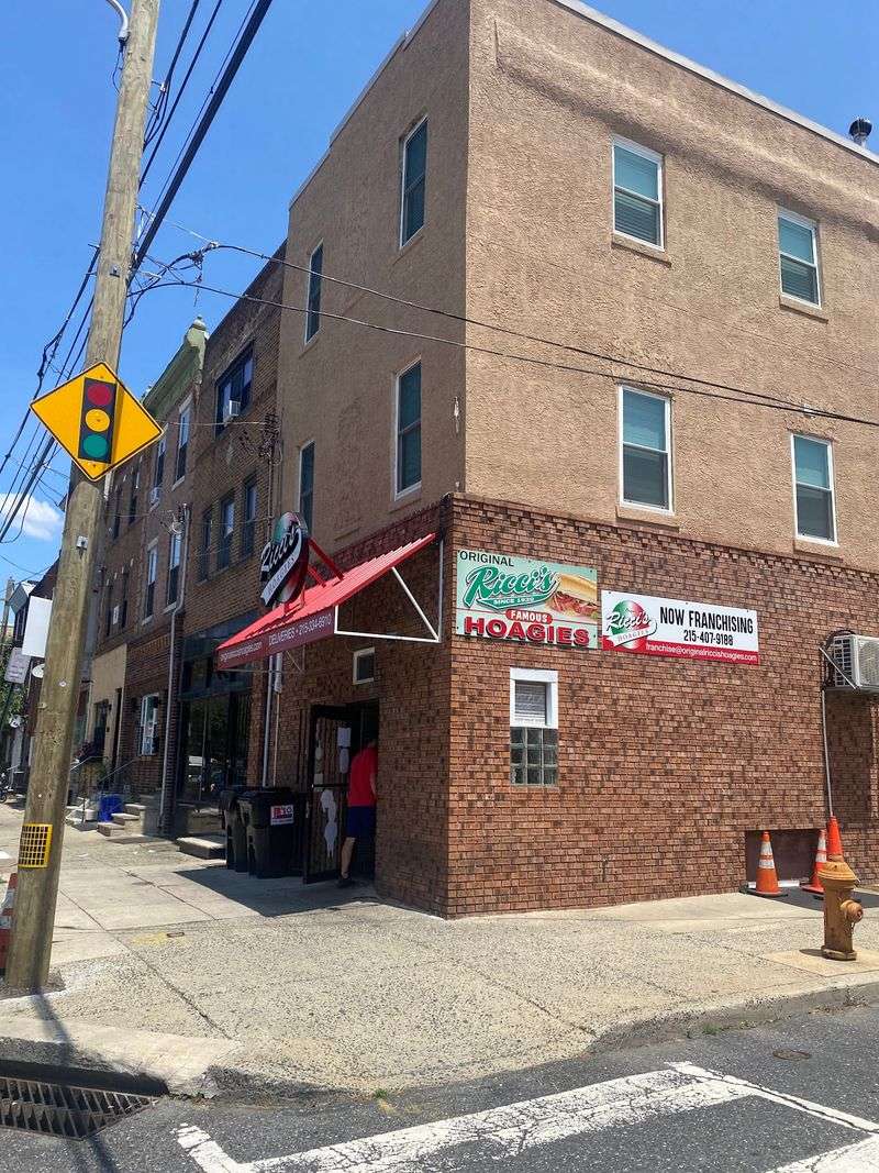 Rowhouse Streets And A Short Stroll From The Italian Market