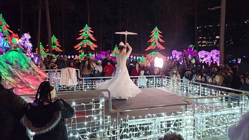 This Massive 164 Foot Glowing Lantern Will Float Across A North Carolina Lake This November - Decor Hint Acrobats And Martial Artists Take Over The Stage