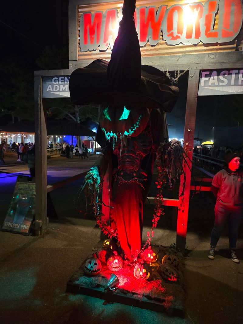 Dare To Explore This Haunted House In South Carolina - Decor Hint A Half-Mile Trail Packed With Different Nightmares