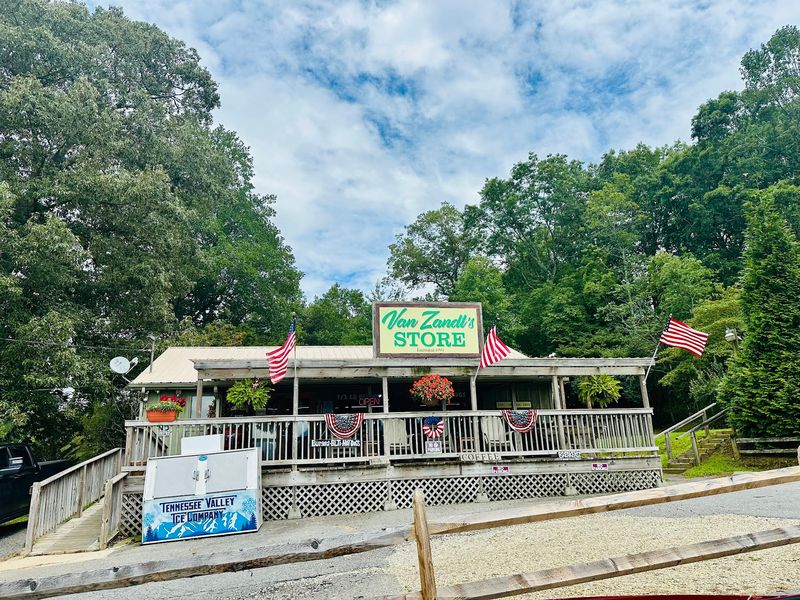 9 Surprisingly Affordable Georgia Restaurants With Gorgeous Mountain Views - Decor Hint Van Zandt's Grill & Grocery, Blue Ridge