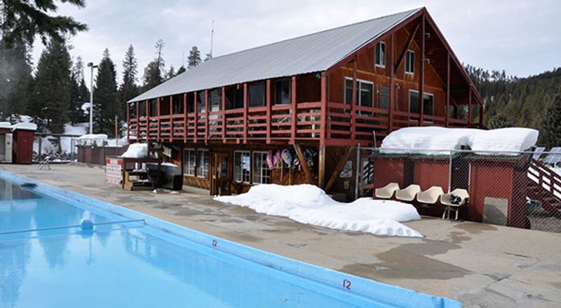 8 Idaho Hot Springs Lodges Where You Sleep Steps From Your Soak All Winter - Decor Hint Silver Creek Plunge