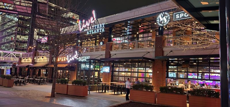 This Georgia Destination Is Hosting Free Outdoor Movies This Fall, Followed By A Festival With 20+ Local Vendors - Decor Hint Ending The Season With Shrek Forever After Plus Smart Parking Tips