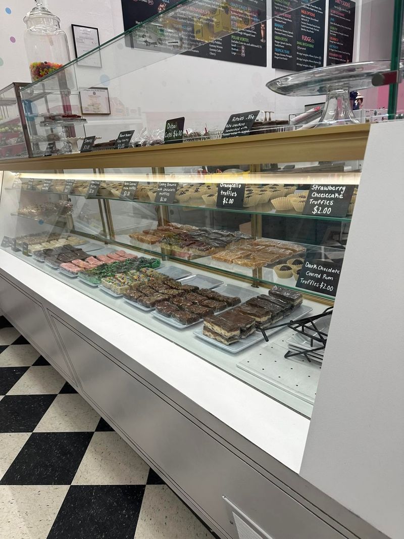 11 Connecticut Candy Shops Packed With Halloween Treats Worth Filling Your Bag With - Decor Hint The Nutmeg Fudge Company, Torrington