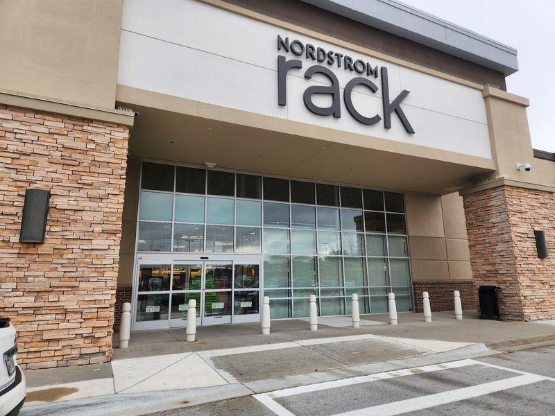 6 Nebraska Outlet And Discount Stores Where Shoppers Fill Whole Afternoons Hunting Brand-Name Deals - Decor Hint Nordstrom Rack
