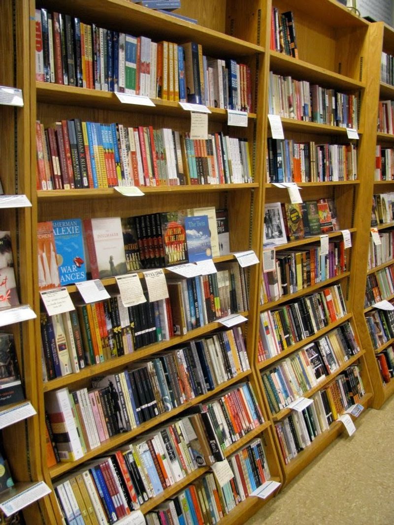 This 20,000-Square-Foot California Bookstore Is So Packed With Books You Could Browse For Hours - Decor Hint An Entire World Of Fiction Waiting To Be Explored