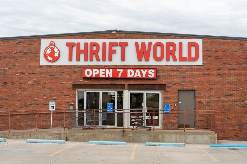 10 Giant Nebraska Thrift Stores Where Twenty-Five Dollars Still Fills Whole Bags With Finds - Decor Hint Thrift World
