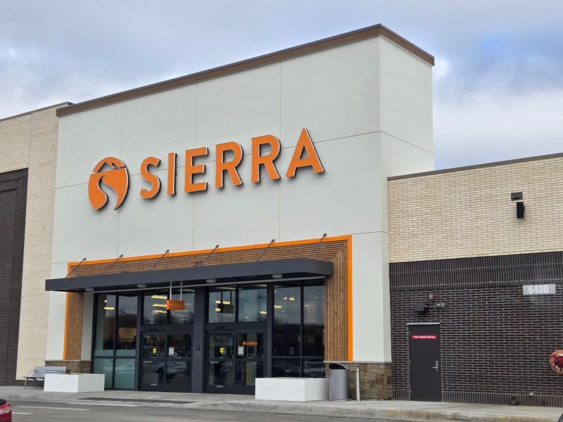 6 Nebraska Outlet And Discount Stores Where Shoppers Fill Whole Afternoons Hunting Brand-Name Deals - Decor Hint Sierra