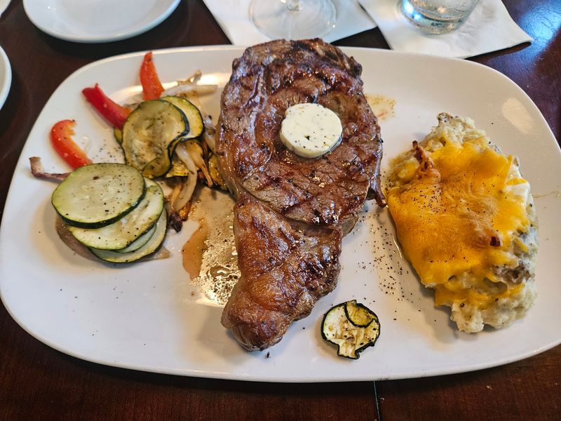 Black Cow Fat Pig Pub & Steak In Norfolk