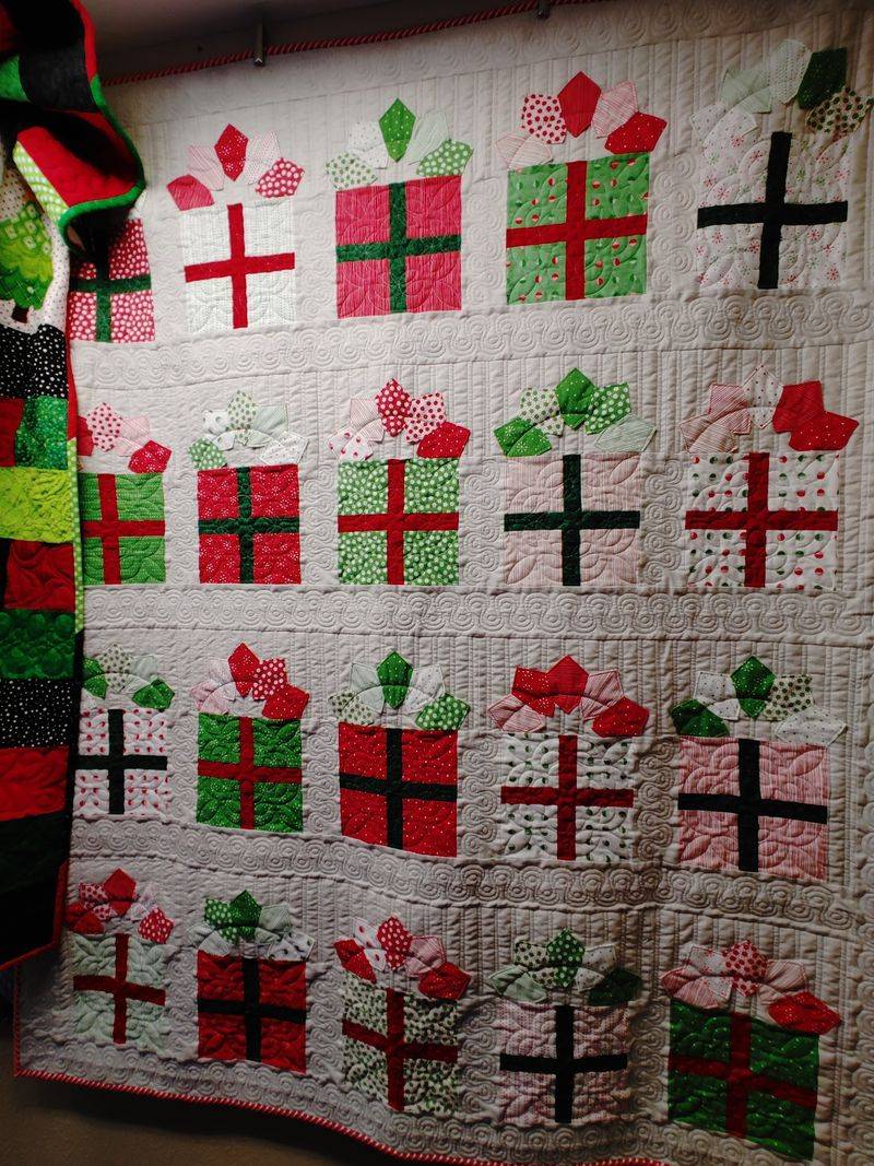 This Idaho Fabric Store Has So Many Batiks, Notions, And Classes That Quilters Make A Monthly Trip From Boise - Decor Hint Block Of The Month Kits With Labels That End The Guessing