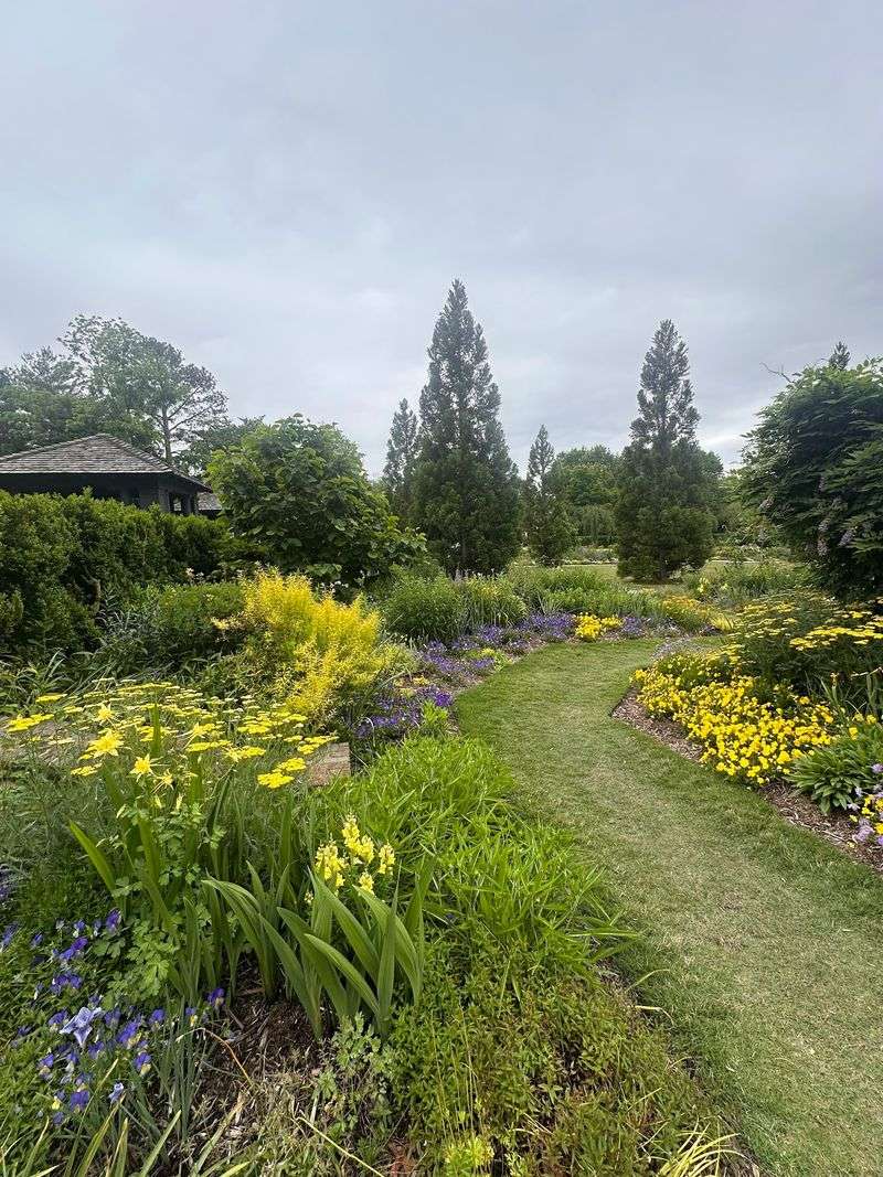 The Gardens Make Fall Strolls Feel Extra Fancy
