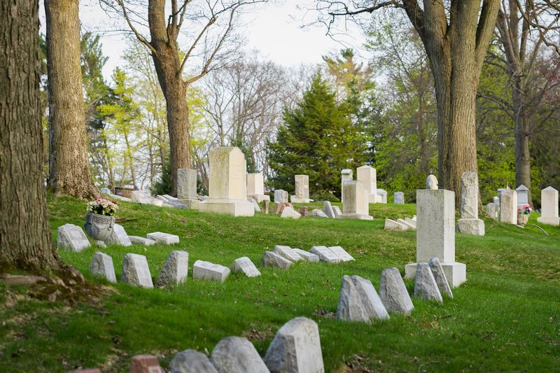 Lake Forest Cemetery, Grand Haven