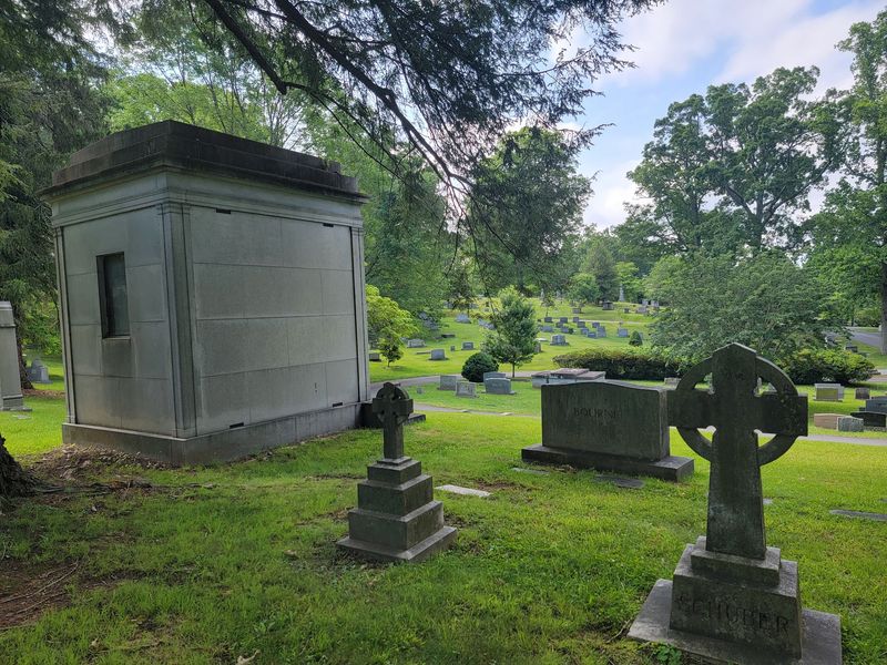 Riverside Cemetery