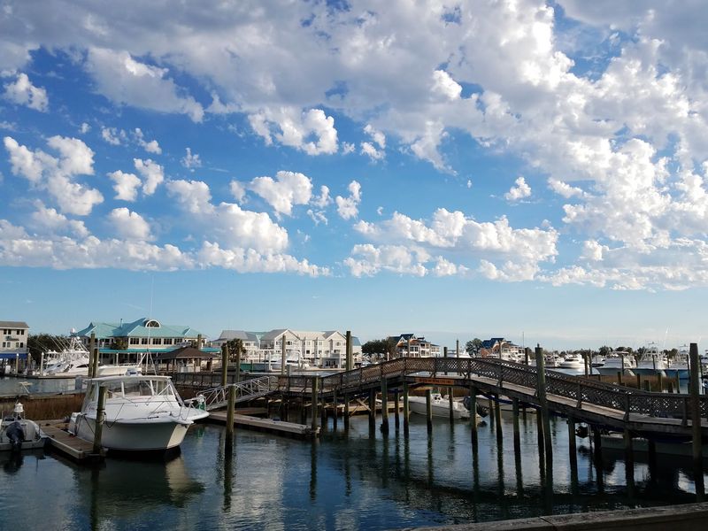 This North Carolina City Forgot Fall Exists And Is Still Hitting 76°F In October - Decor Hint Fall Crowds Thin Out While T-Shirt Weather Can Stick Around
