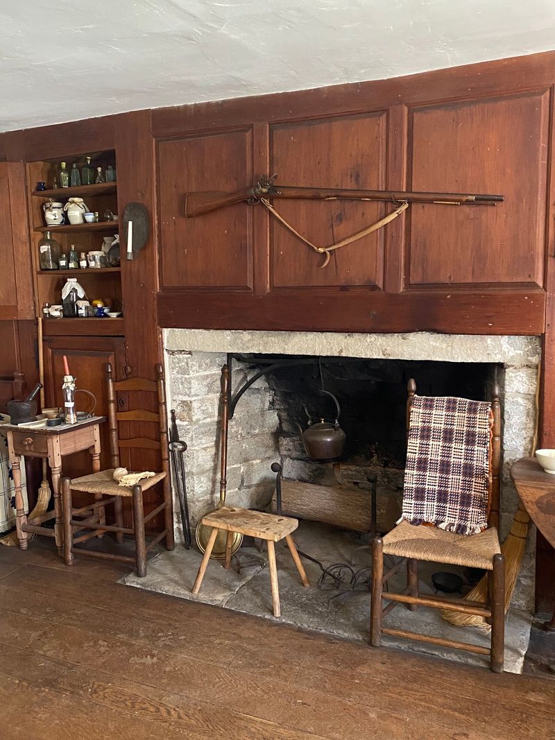 This Historic Connecticut Homestead Has A Dark Past That Feels Even Creepier Around Halloween - Decor Hint Stories From The Revolutionary War Era