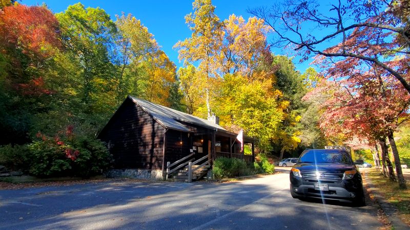 Cozy Cottages Make A Leaf Weekend Easy
