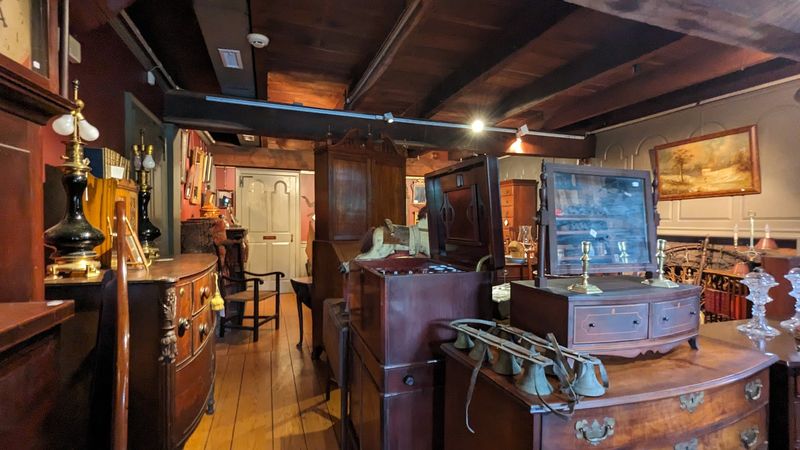 Art Pappas Antiques, Woodbury 