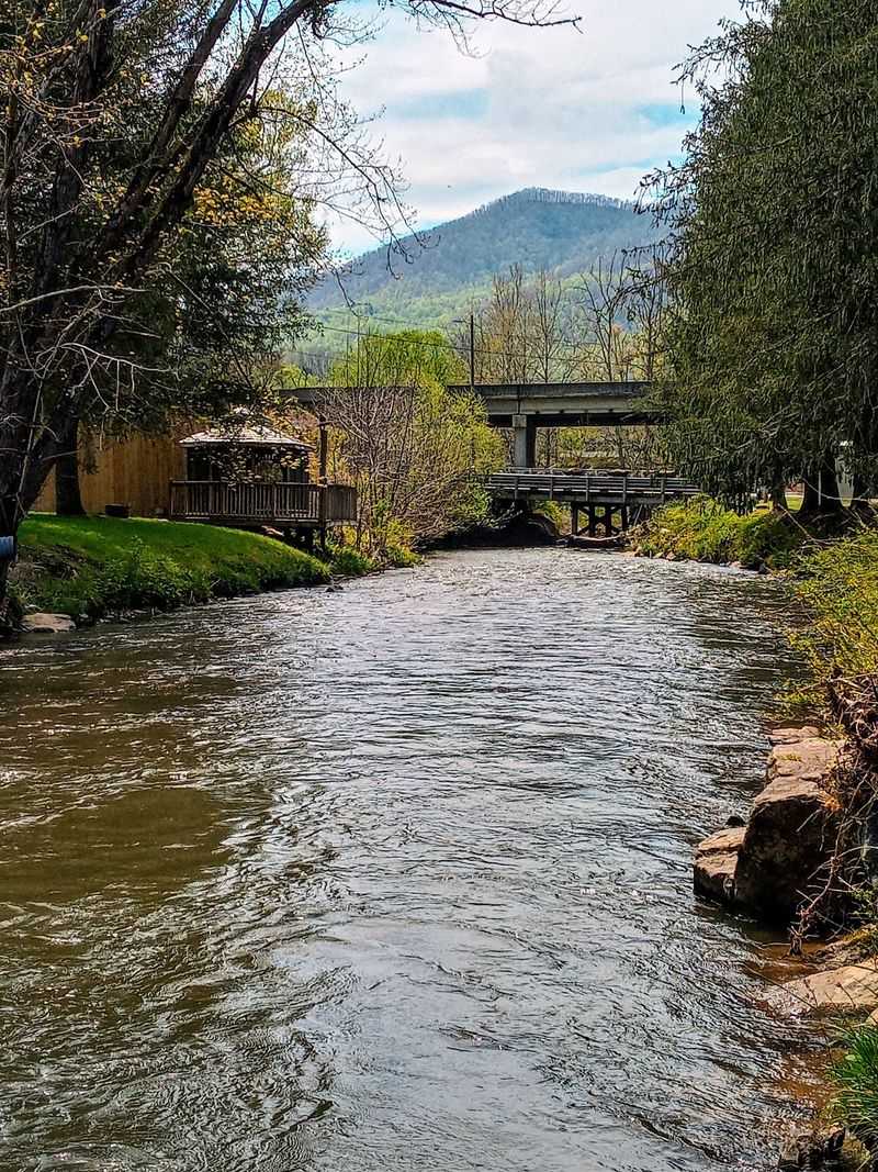 Only About 200 People Live In This North Carolina Mountain Town Where Two Waterways Meet Near A Historic Downtown - Decor Hint See What Life Looks Like In A Mountain Town With Only About 200 Residents