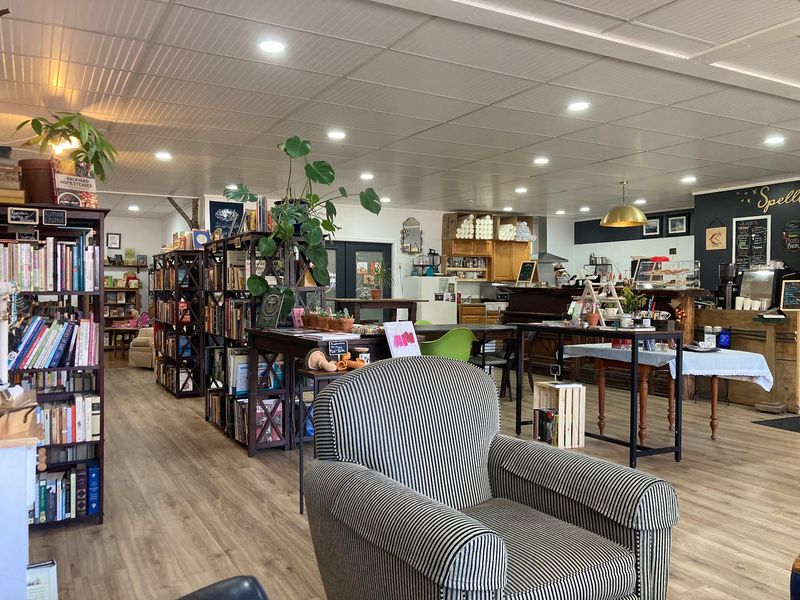 10 Cozy Book Cafes In New York Where You Can Read And Relax For Hours - Decor Hint Spellbound Books