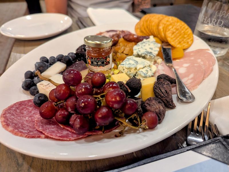 This Ohio Restaurant Hidden Inside An Apple Orchard Is A Fall Trip Worth Taking - Decor Hint Pop Next Door For Pizza, Honey, And Snacks To Take Home