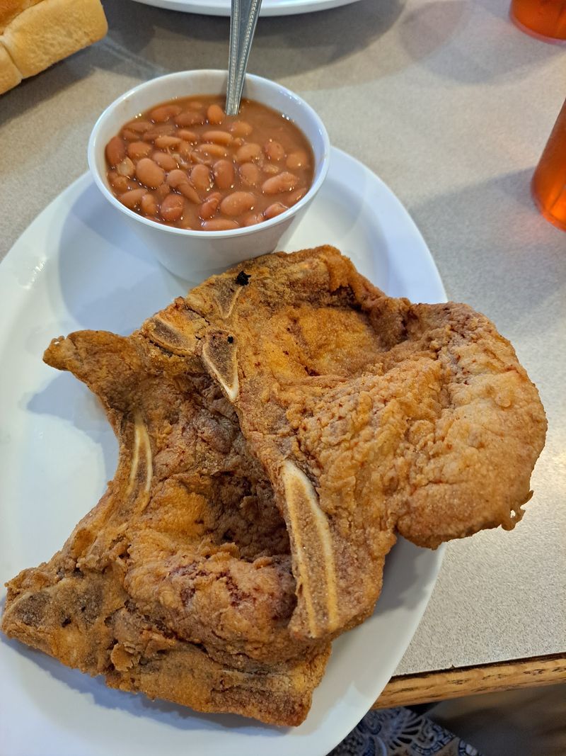 This Old-School North Carolina Diner Serves Biscuits And Gravy Worth Getting Up Early For - Decor Hint Come Back For Country-Fried Steak, Fried Pork Chops And Daily Comfort Food