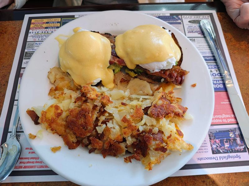 This Pennsylvania Diner Serves All-Day Breakfast With A Dessert Display That Steals The Show - Decor Hint Creamed Chipped Beef Still Holds Its Ground