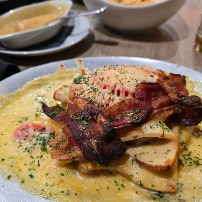 The Goose Eatery & Hangout