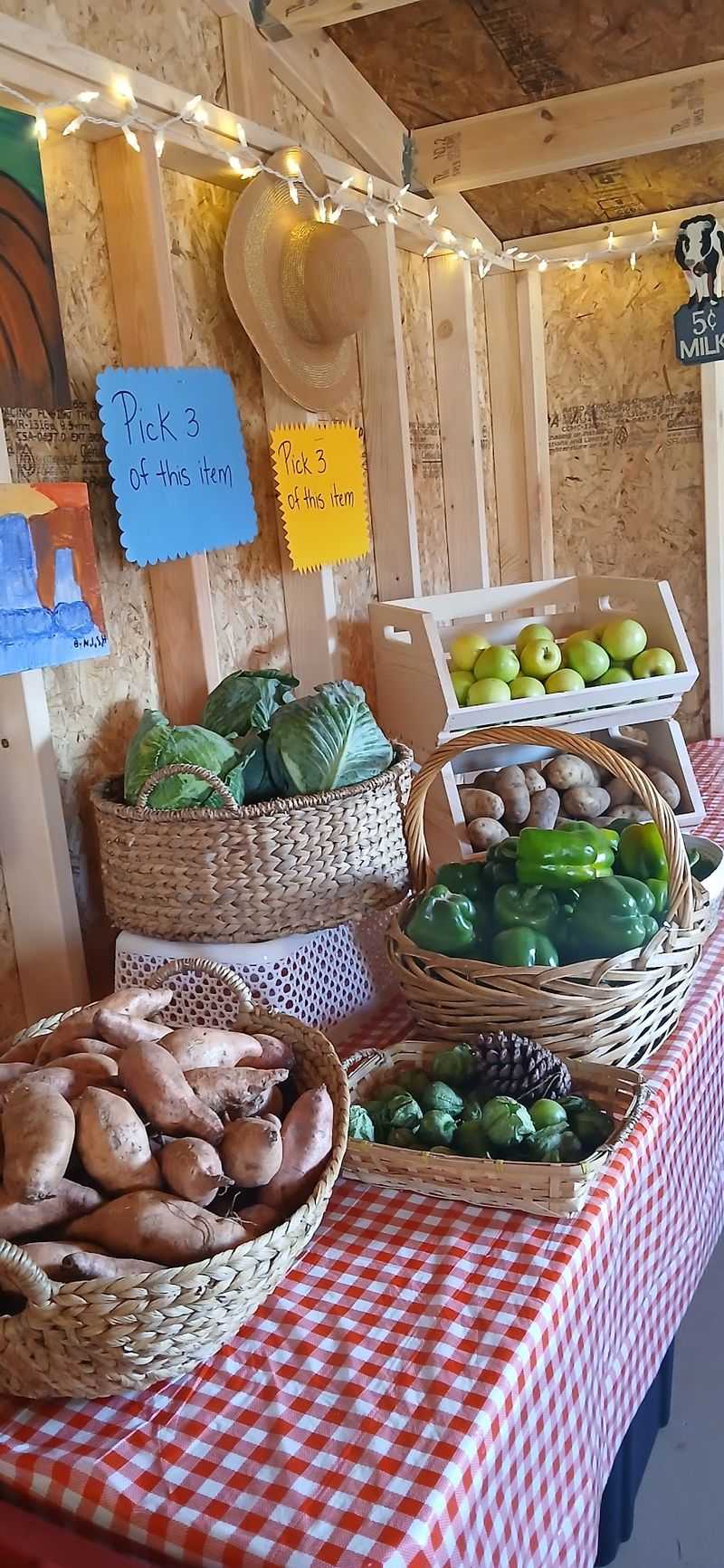 Shelves That Change With Every Season