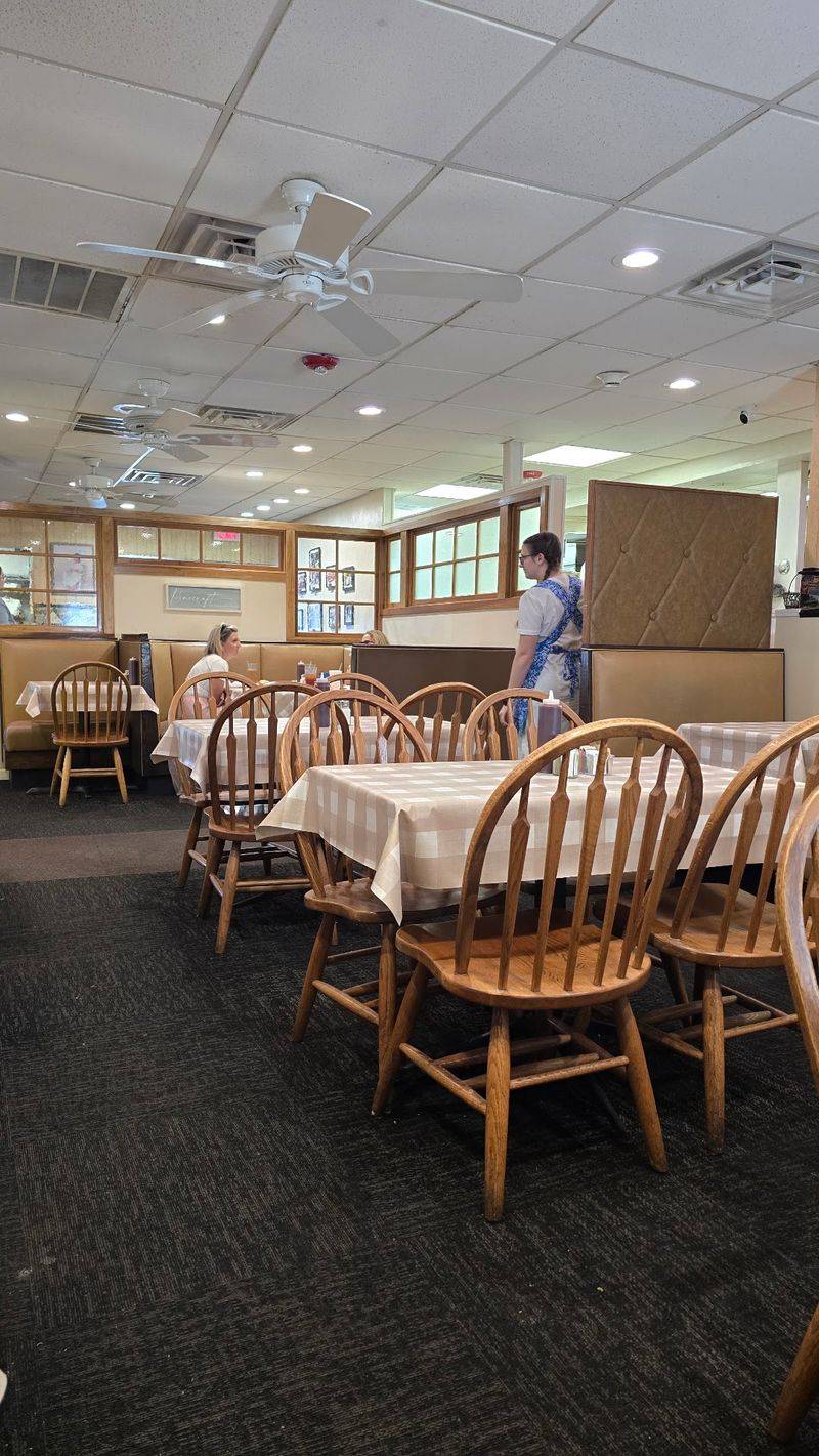 Peanut Butter Pie Sells Out By The Slice At This Amish Restaurant In Florida - Decor Hint An Amish Kitchen Sitting In Sunny Sarasota